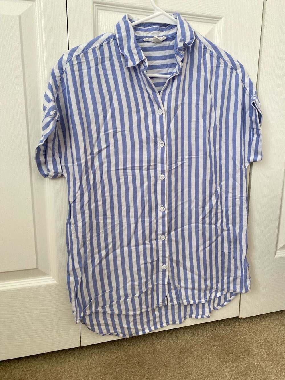 Beachlunchlounge Blue and White Striped Short Sleeve Button Down Blouse